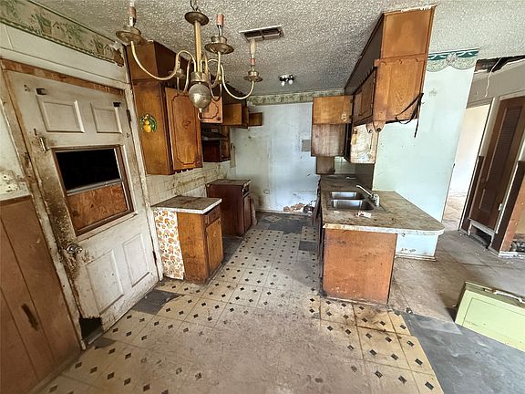 2nd image of 4841 Eastover Ave