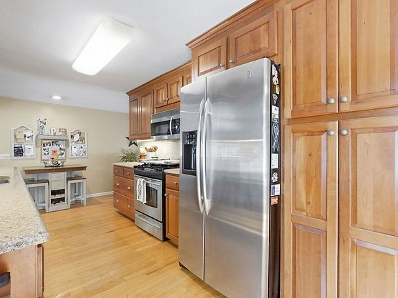 2nd image of 36 Decorie Dr
