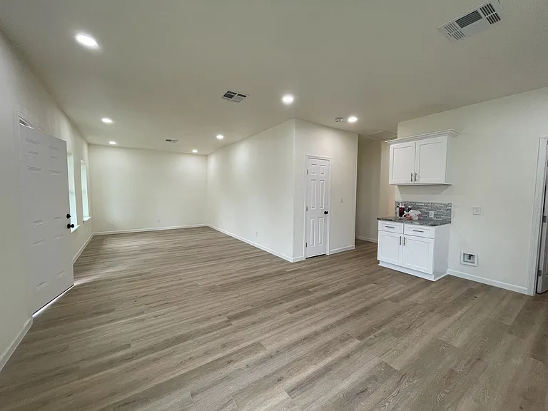 610 Pecan Valley Dr — Photo 11