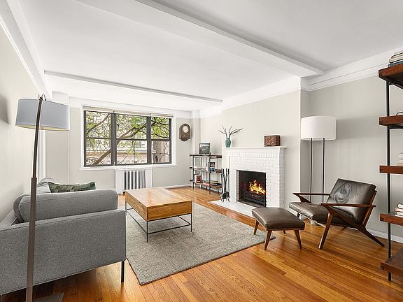 2nd image of 140 E 28th St APT 3E