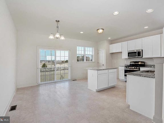 4th image of 1355 Carrick Ct