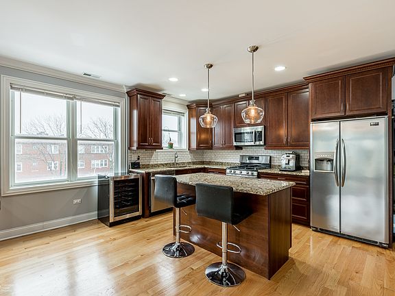 2nd image of 3541 W Montrose Ave #3