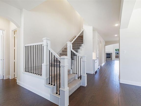 3rd image of 12603 Royal Oaks Ln