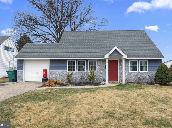 40 Ironwood Rd, Levittown, PA 19057