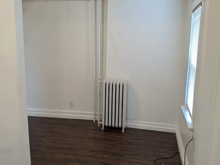 544 Clifton Ave #5 — Photo 6