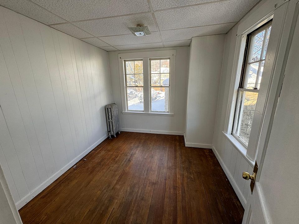 929 Pleasant St APT 2, Worcester, MA 01602 | Zillow