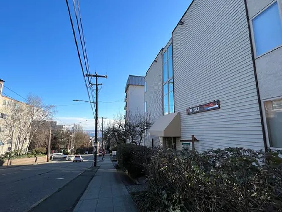 Building Photo 3