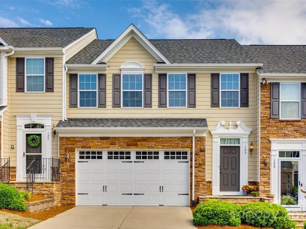 127 Inlet Point Dr, Tega Cay, SC 29708
