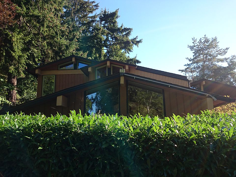 2nd image of 3811 NE 41st St