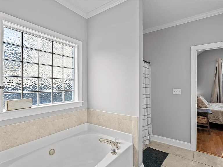 726 Bonnie Oaks Ln — Photo 16