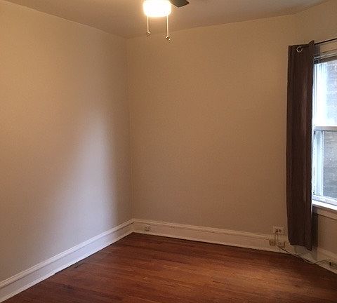 3rd image of 5922 N Artesian Ave #2