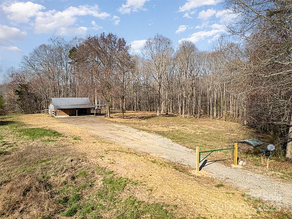 3rd image of 112 Hardwood Cir