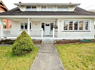 1105 7th St, Anacortes, WA 98221