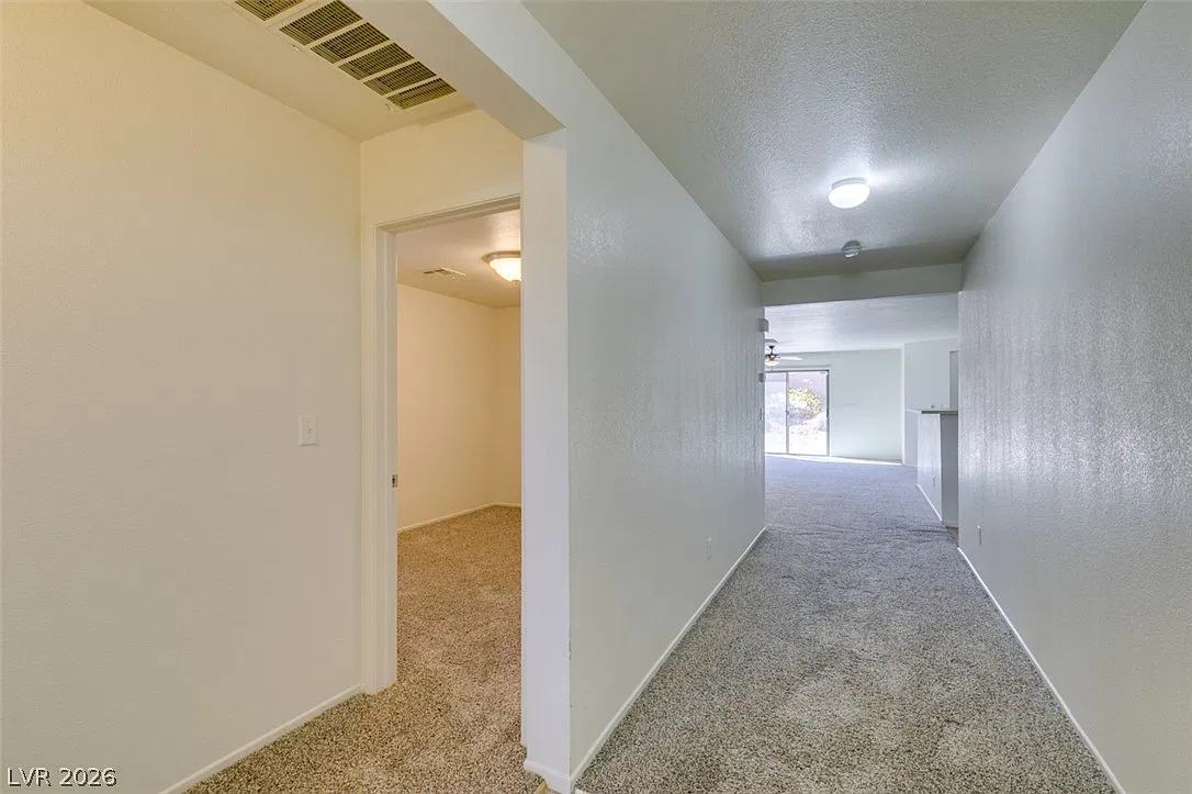 3 bed, 2.0 bath, 1636 sqft, $2,000 — Photo 3