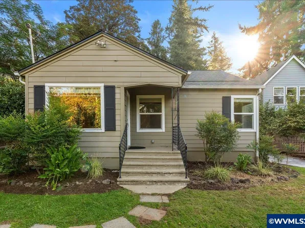 239 Rock St, Silverton, OR 97381