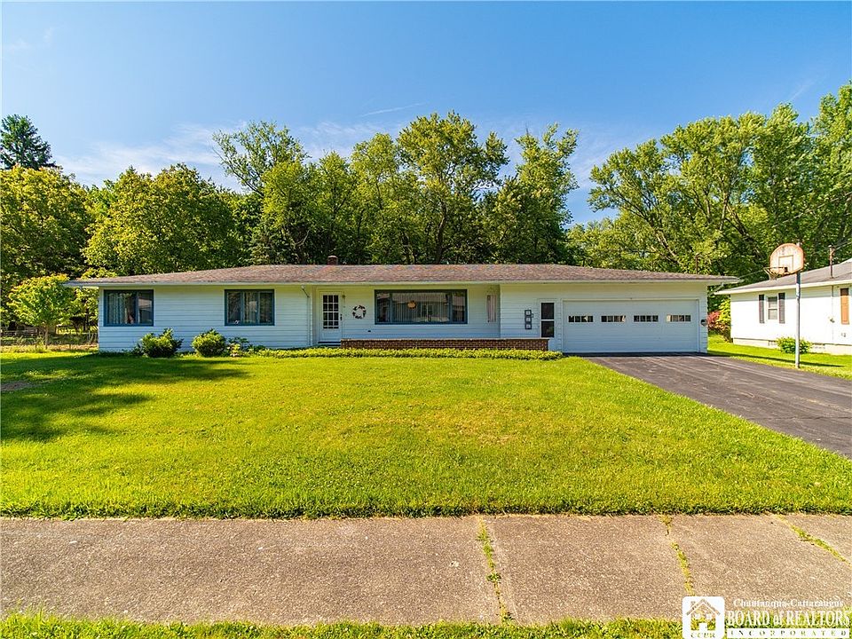1st image of 9 Carol Ave