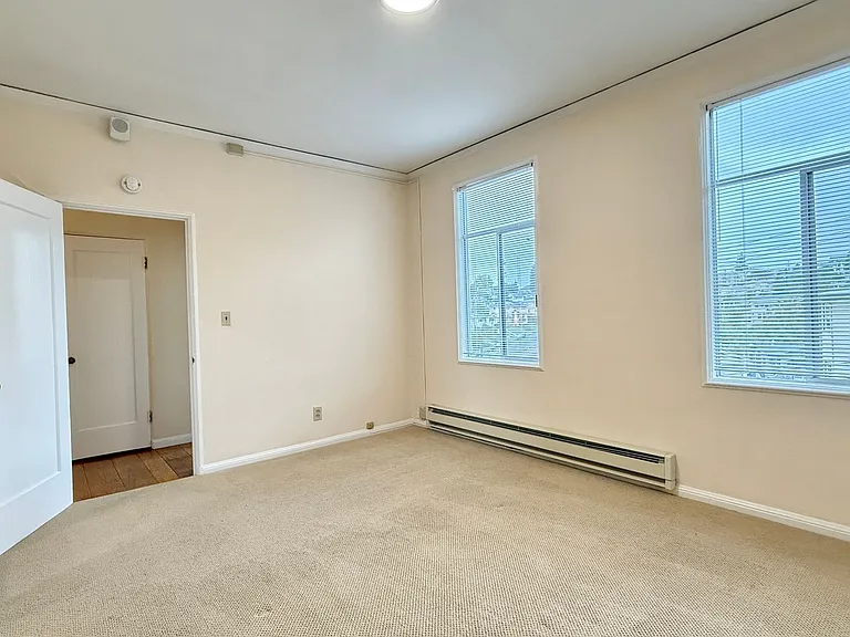 Ivy Dr. 2551 — Photo 17