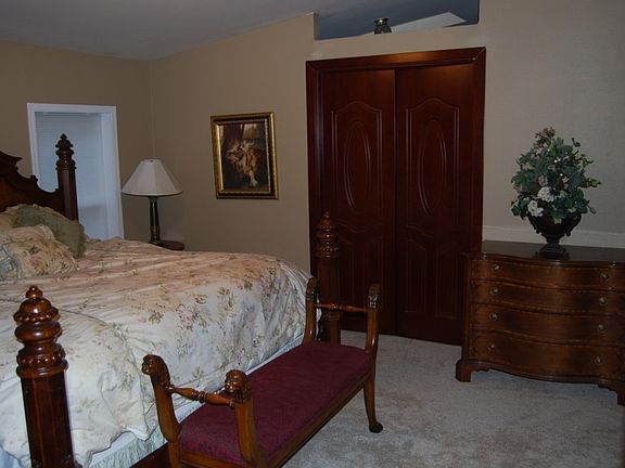4th image of 26408 NE 70th St