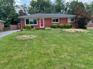 7902 Greenway Dr, Lyndon, KY 40222