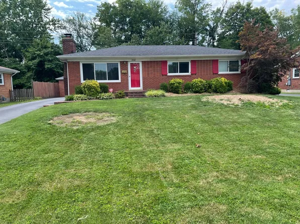 7902 Greenway Dr, Lyndon, KY 40222