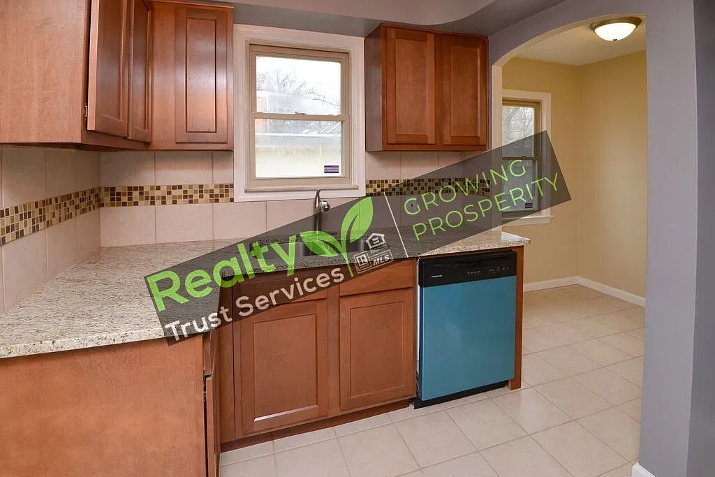 3708 Monticello Boulevard Cleveland Heights OH 44121 - 3708 Monticello Boulevard — Photo 3