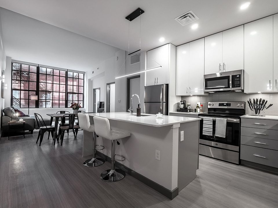 1st image of 126 E 6th St #802