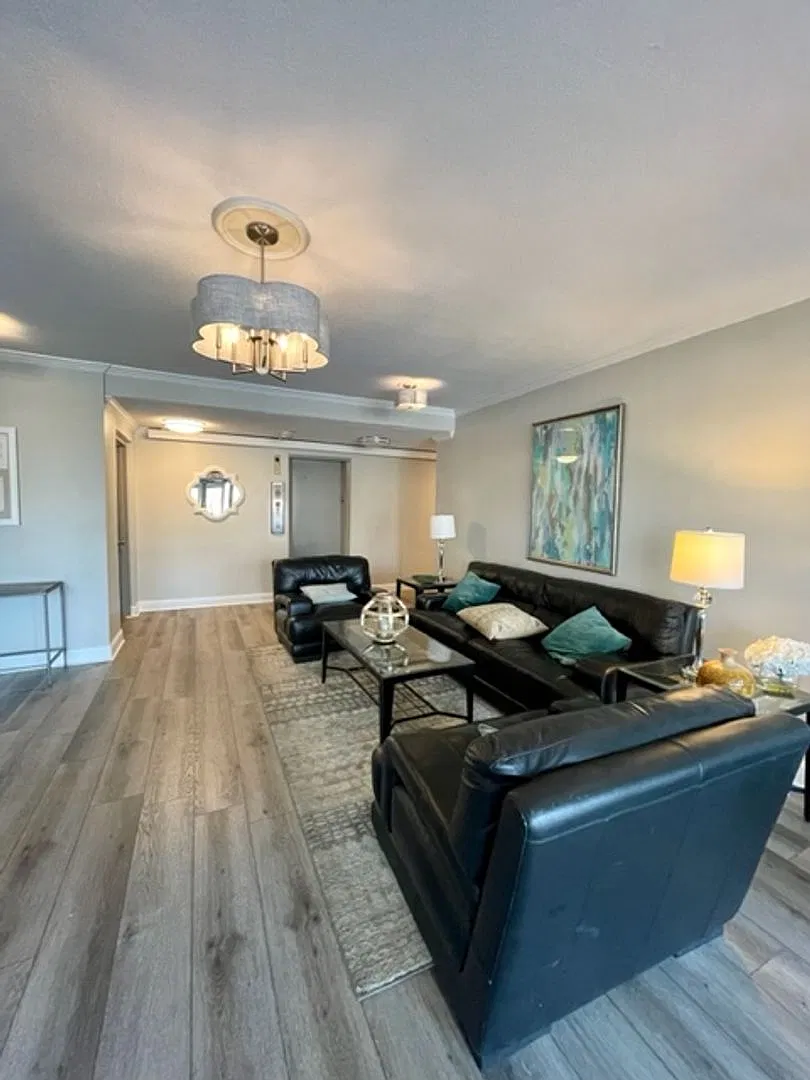 Beautiful 2-Bedroom Condo in Myers Park - All utilities included! — Photo 4