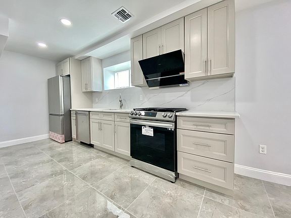 4th image of 435 Delaware Ave #1