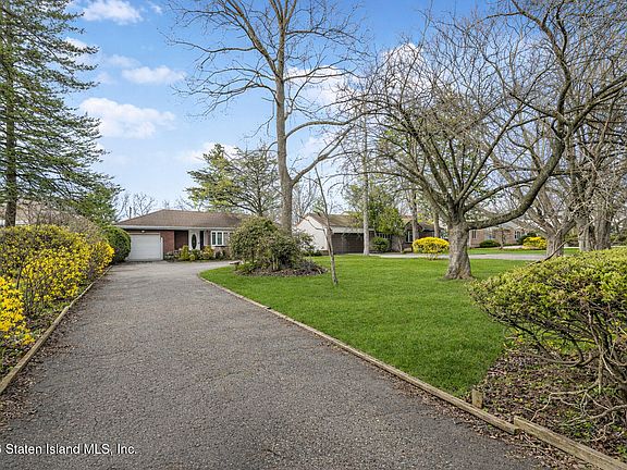 2nd image of 1596 Forest Hill Rd