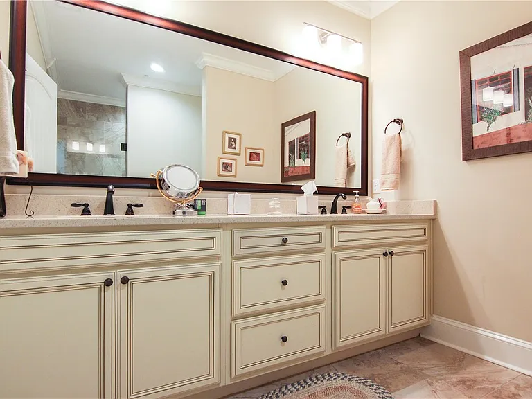105 Gascoigne Ave #102 — Photo 16