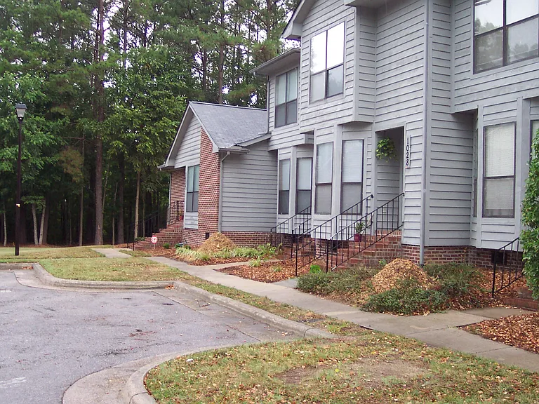 1009 Hempstede Dr — Photo 8