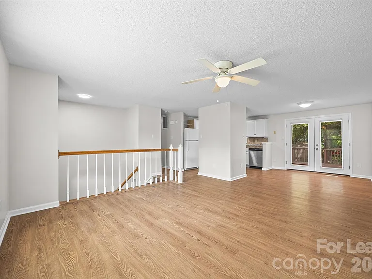 10715 Derry Dr — Photo 6