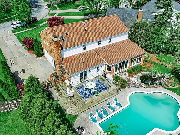 4th image of 126 Carriage Cir