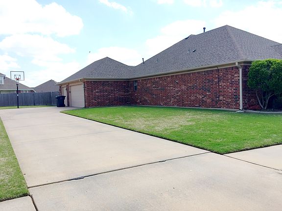 3rd image of 15900 Stone Meadows Dr