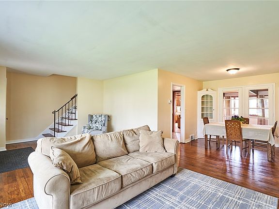 2nd image of 1360 Croyden Rd