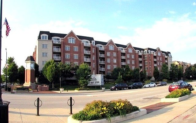 1st image of 4811 N Olcott Ave Unit 212