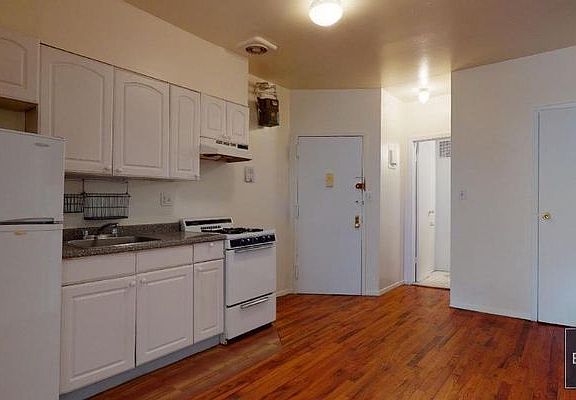 5th image of 536 W 47th St #12