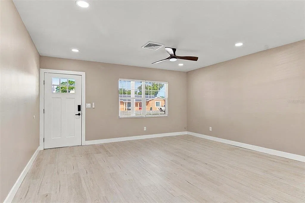 3 bed, 2.0 bath, 1580 sqft, $2,690 — Photo 4