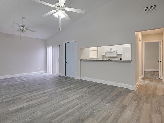4th image of 484 Springdale Cir #48D