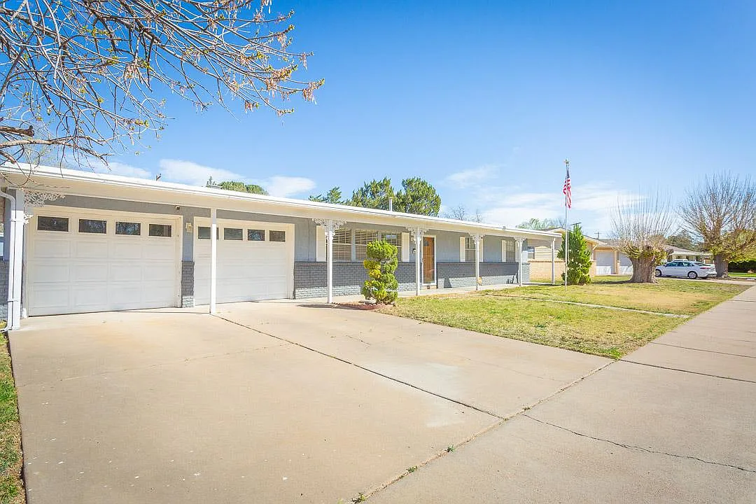 1403 W Bonita Dr — Photo 2