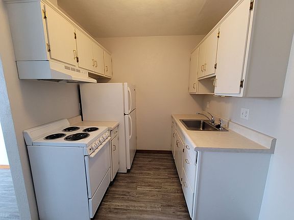 3rd image of 1325 Meadowview Dr #7
