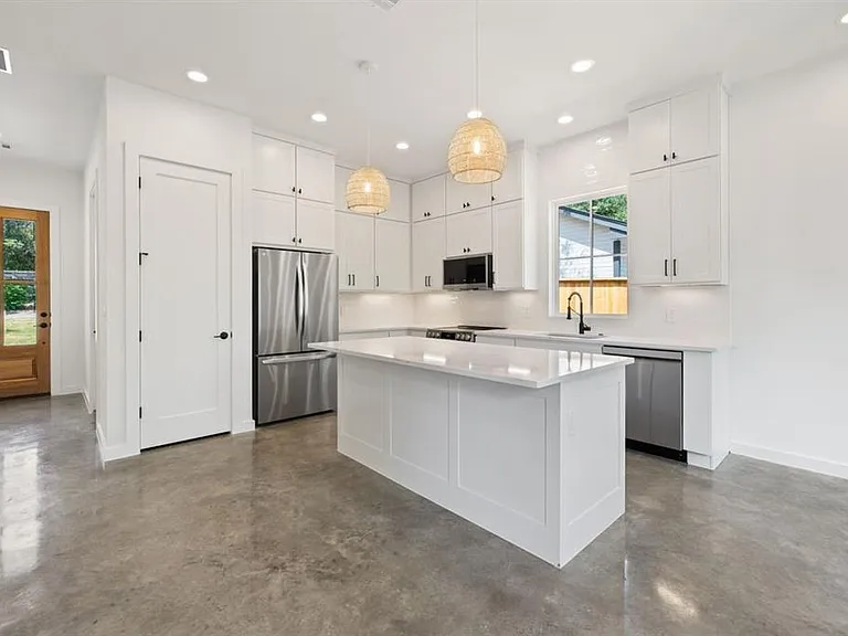 10803 W Lakeview Dr — Photo 3