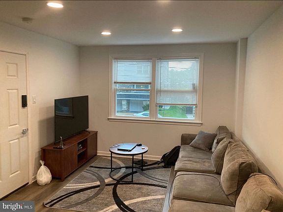 4th image of 590 Livezey St #1