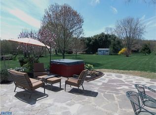 220 Creeks Bend Dr, Downingtown, PA 19335