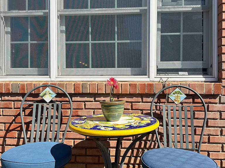 Front yard coffee/tea seating area