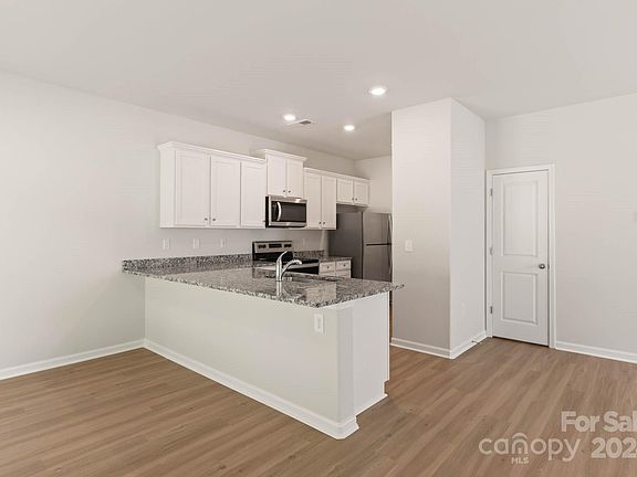 5th image of 3535 Clover Valley Dr