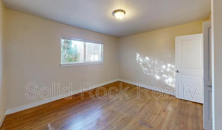 736 Squire St — Photo 9