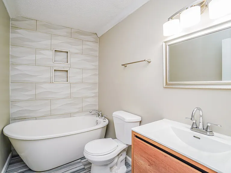 800 Caroway Blvd — Photo 16
