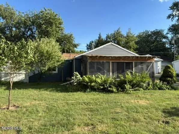 313 Venice Dr, Northwood, OH 43619