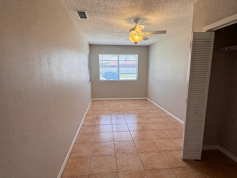 7504 N Thatcher Ave — Photo 17